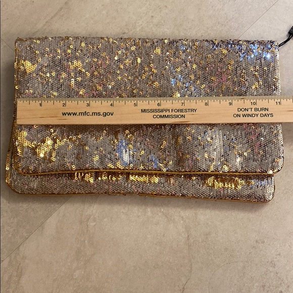 Gold/silver sequin clutch - Picture 5 of 6